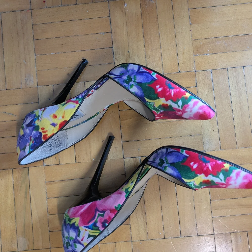 Floral fabric pumps - Picture 3 of 3